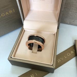 Women's 18k rose gold black ceramic ring